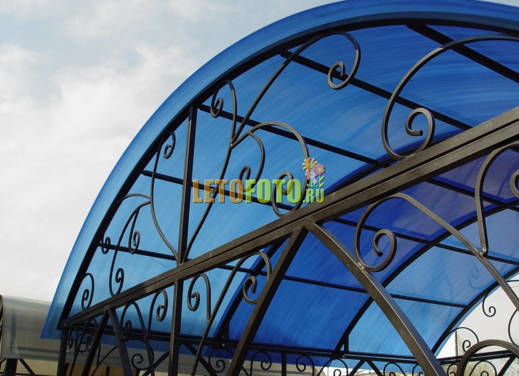 фронтон из поликарбоната