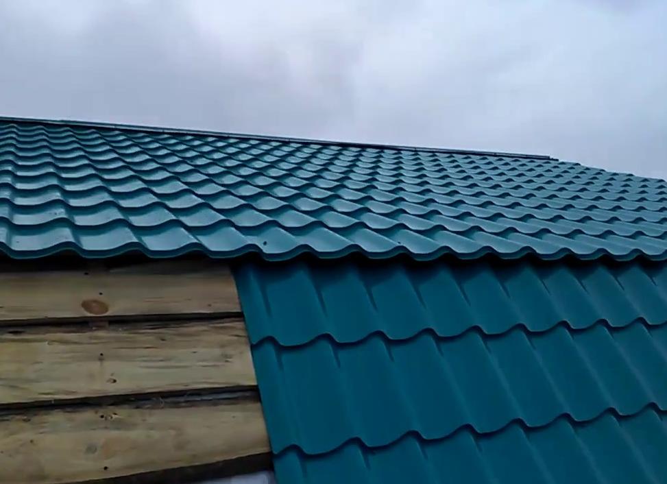 как крыть ломаную крышу металлочерепицей