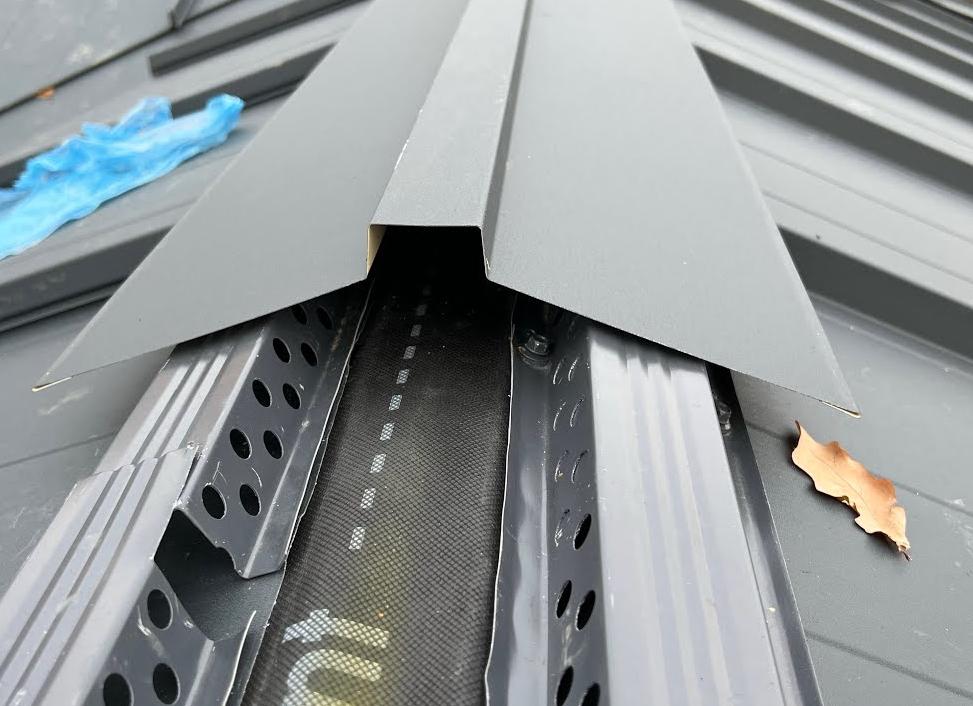 вентилируемый конек для фальцевой кровли