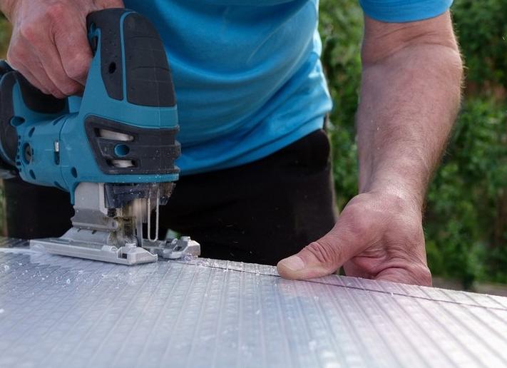 чем резать поликарбонат для теплицы